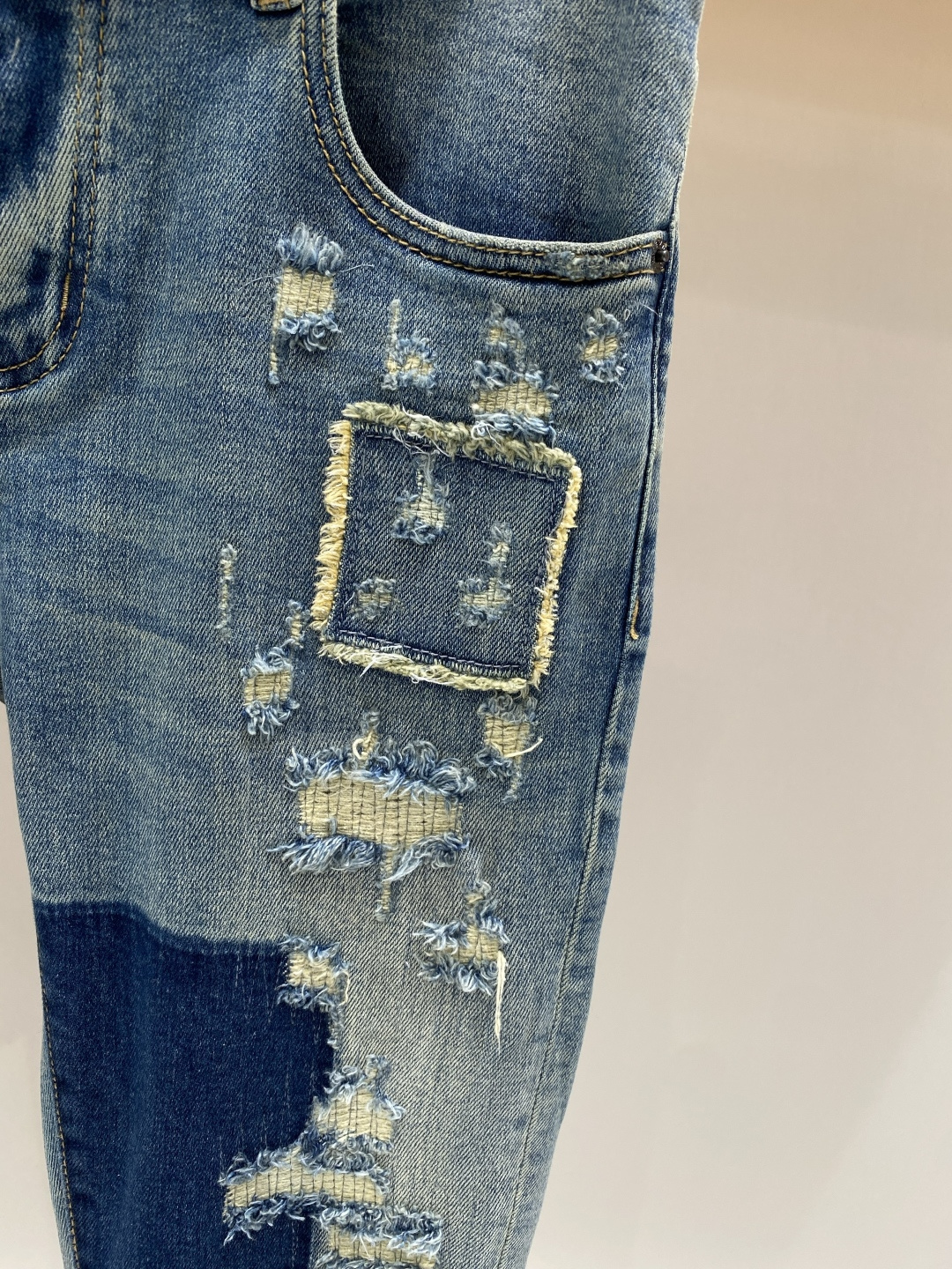 《𝙉𝙚𝙬🖤❤️DG家》2026春款 牛仔 超级有范儿的一款牛仔裤，定制原版水洗牛仔面料，独特设计，顶级工