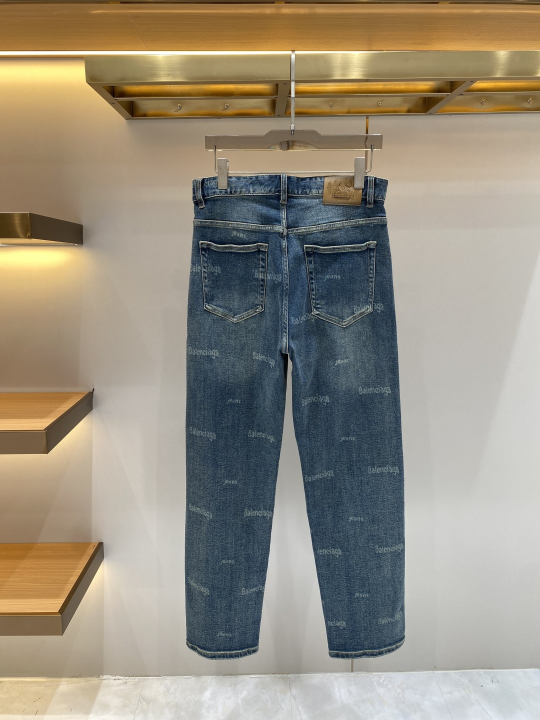 《𝙉𝙚𝙬🖤❤️巴黎家》2026春款 牛仔 超级有范儿的一款牛仔裤，定制原版水洗牛仔面料，独特设计，顶级工