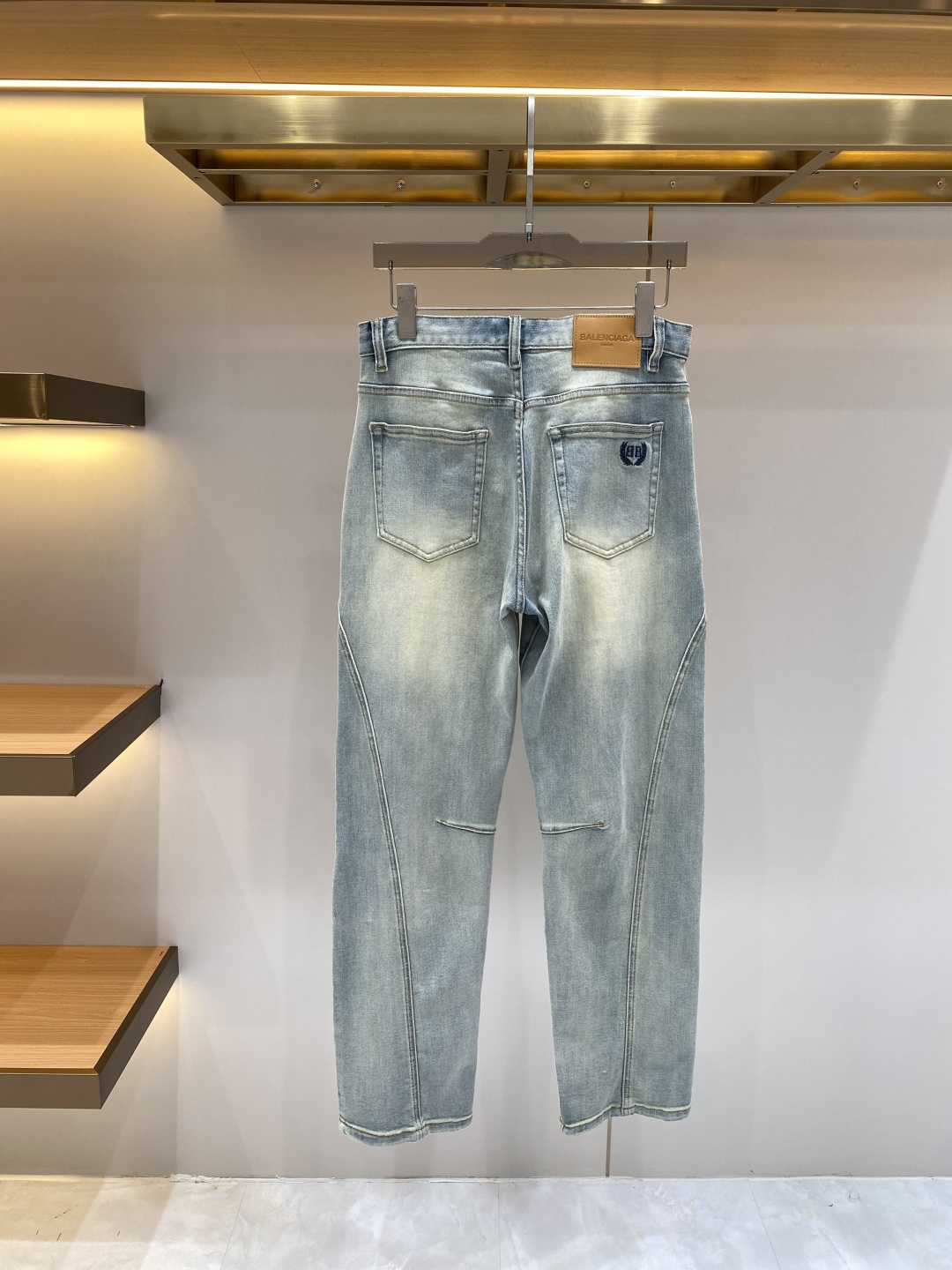 《𝙉𝙚𝙬🖤❤️巴黎家》2026春款 牛仔 超级有范儿的一款牛仔裤，定制原版水洗牛仔面料，独特设计，顶级工