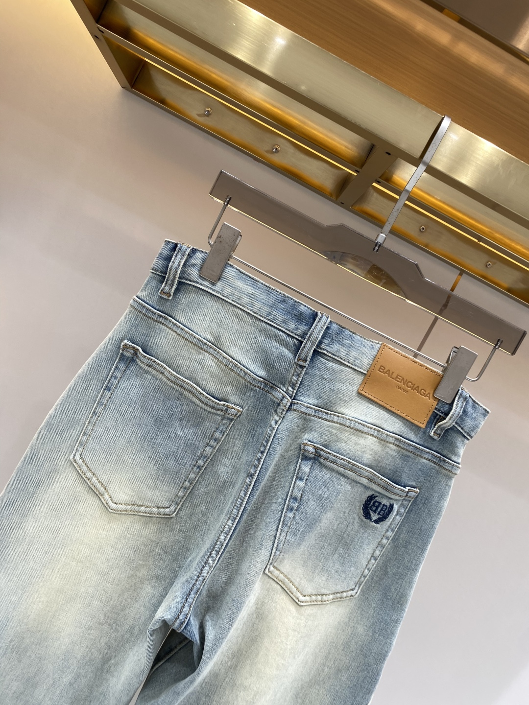 《𝙉𝙚𝙬🖤❤️巴黎家》2026春款 牛仔 超级有范儿的一款牛仔裤，定制原版水洗牛仔面料，独特设计，顶级工