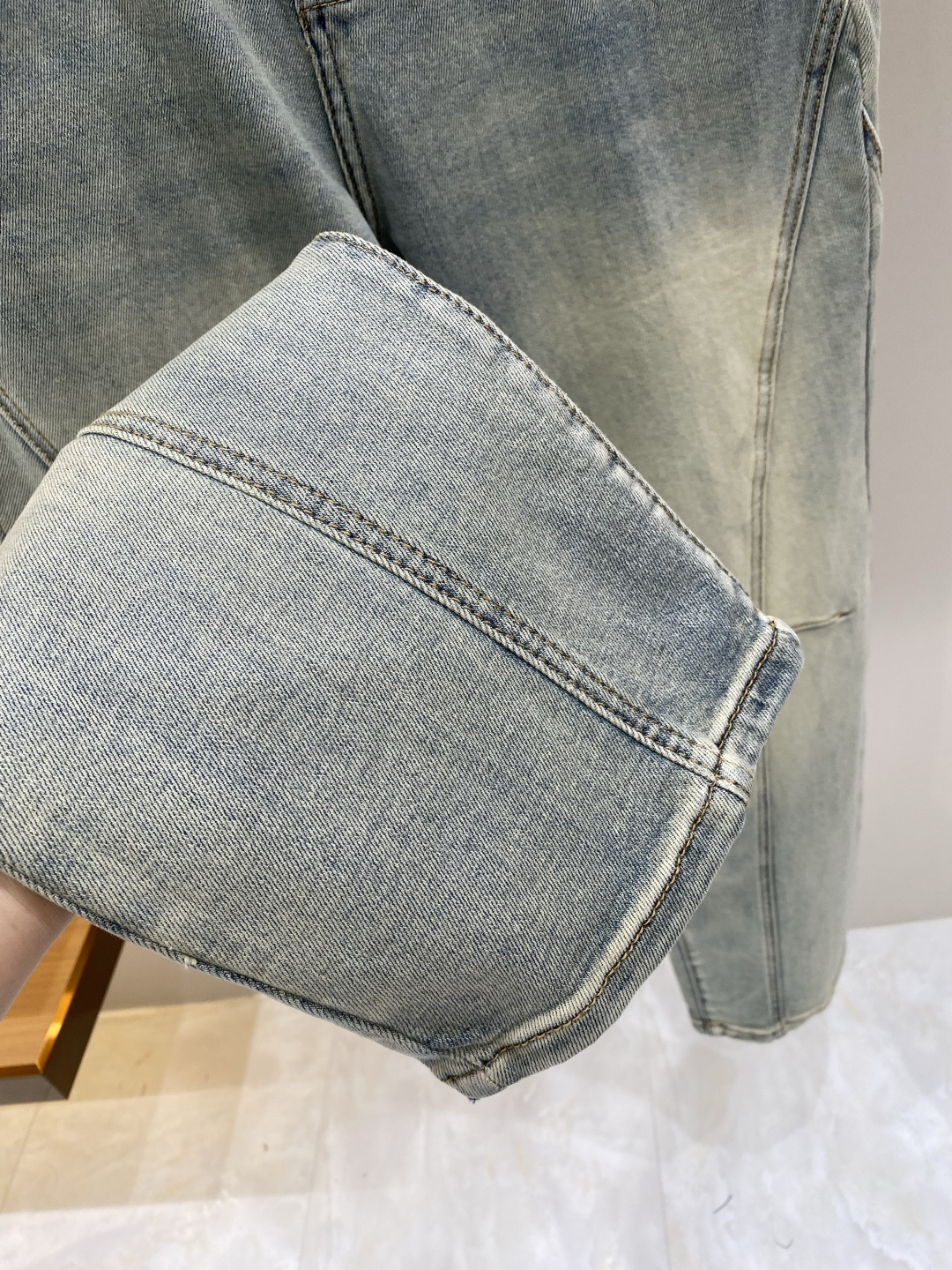 《𝙉𝙚𝙬🖤❤️巴黎家》2026春款 牛仔 超级有范儿的一款牛仔裤，定制原版水洗牛仔面料，独特设计，顶级工