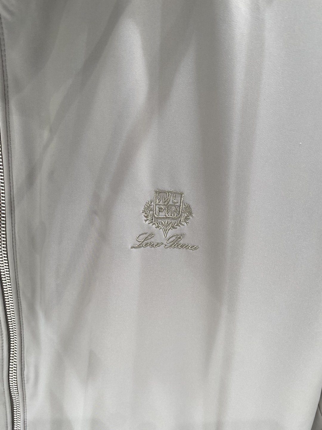 《𝙉𝙚𝙬🖤❤️loro Piana家》2026ss早春新款发布 夹克外套，爆款穿上就是舒适自在又显瘦的存