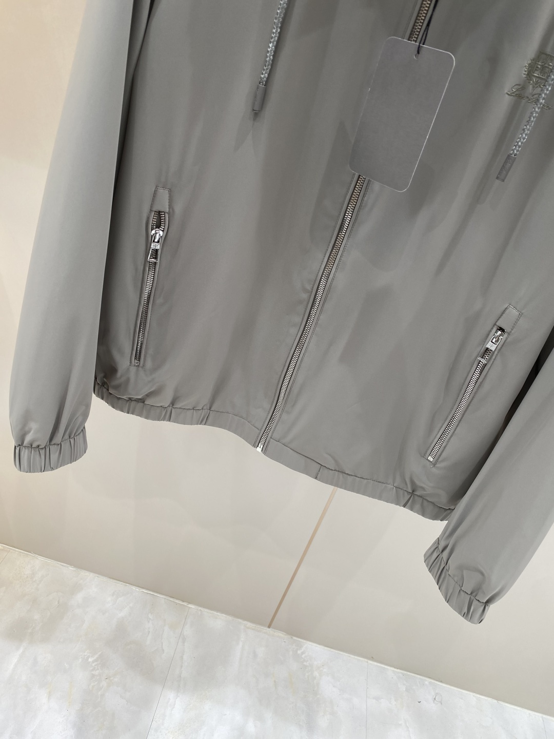 《𝙉𝙚𝙬🖤❤️loro Piana家》2026ss早春新款发布 夹克外套，爆款穿上就是舒适自在又显瘦的存