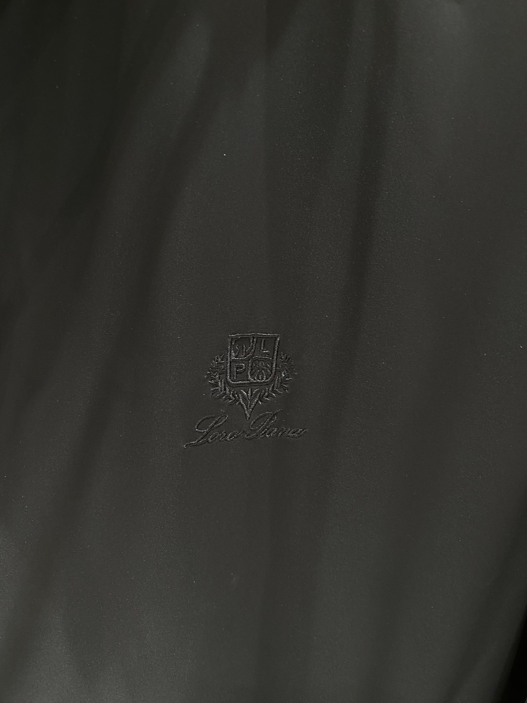 《𝙉𝙚𝙬🖤❤️loro Piana家》2026ss早春新款发布 夹克外套，爆款穿上就是舒适自在又显瘦的存