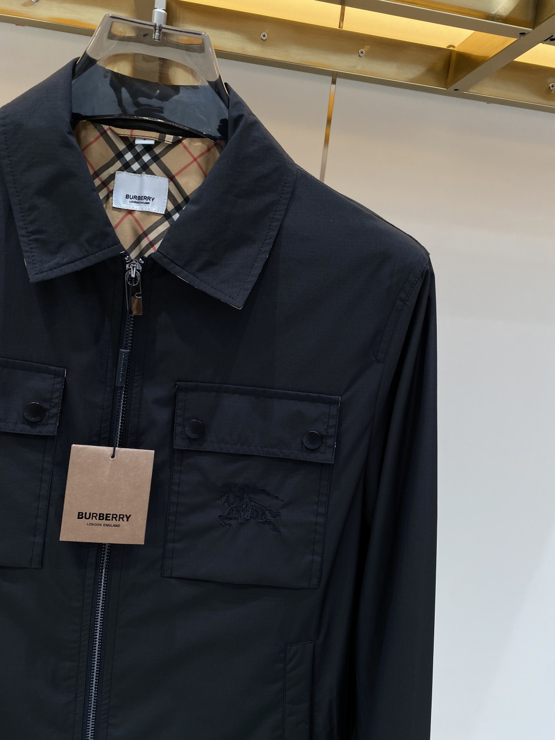 《𝙉𝙚𝙬🖤❤️巴家》2026ss早春新款发布 夹克外套，爆款穿上就是舒适自在又显瘦的存在，慵懒而随性，结