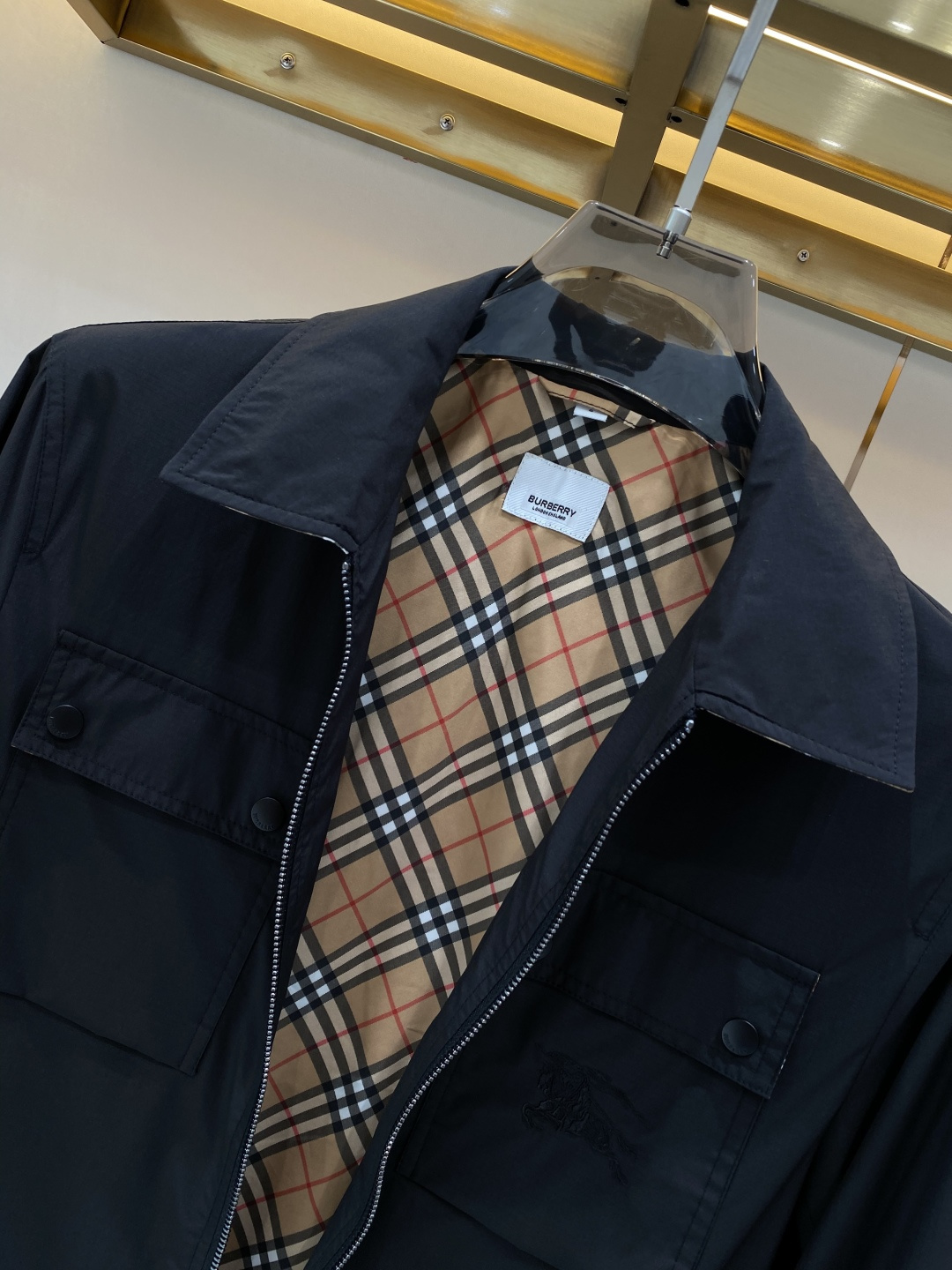 《𝙉𝙚𝙬🖤❤️巴家》2026ss早春新款发布 夹克外套，爆款穿上就是舒适自在又显瘦的存在，慵懒而随性，结