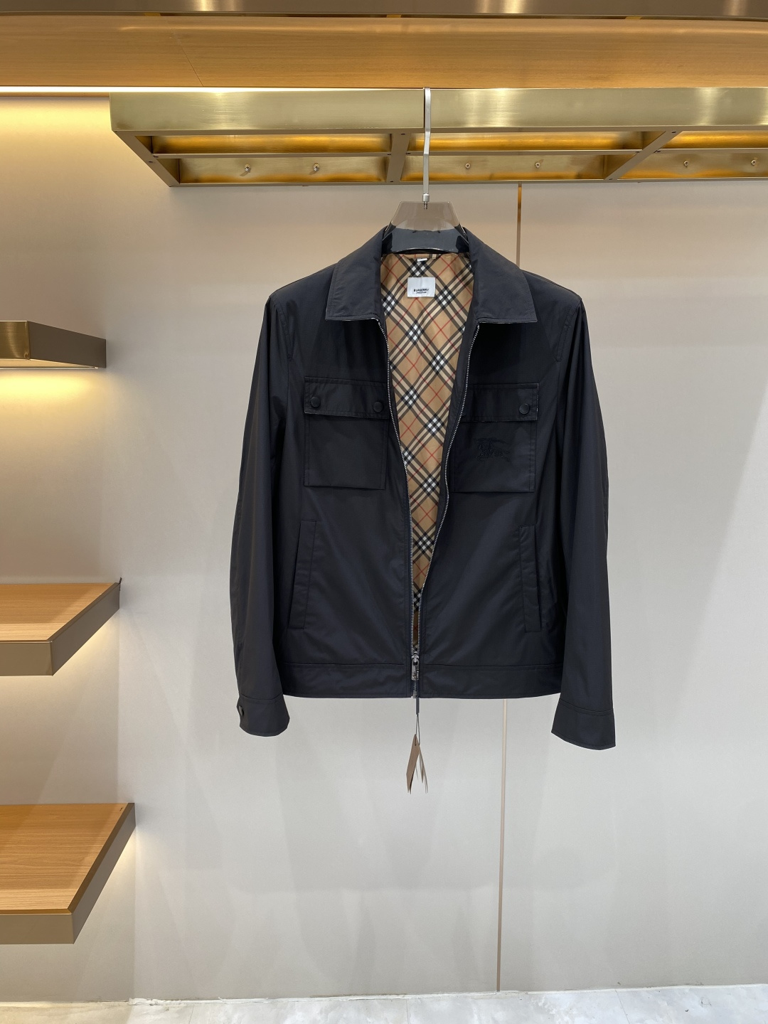 《𝙉𝙚𝙬🖤❤️巴家》2026ss早春新款发布 夹克外套，爆款穿上就是舒适自在又显瘦的存在，慵懒而随性，结