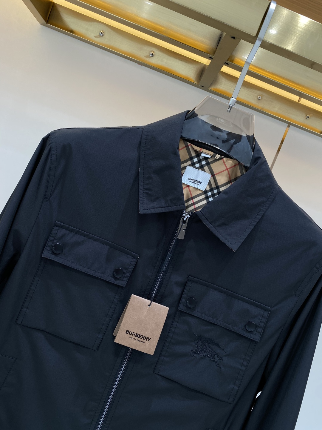 《𝙉𝙚𝙬🖤❤️巴家》2026ss早春新款发布 夹克外套，爆款穿上就是舒适自在又显瘦的存在，慵懒而随性，结