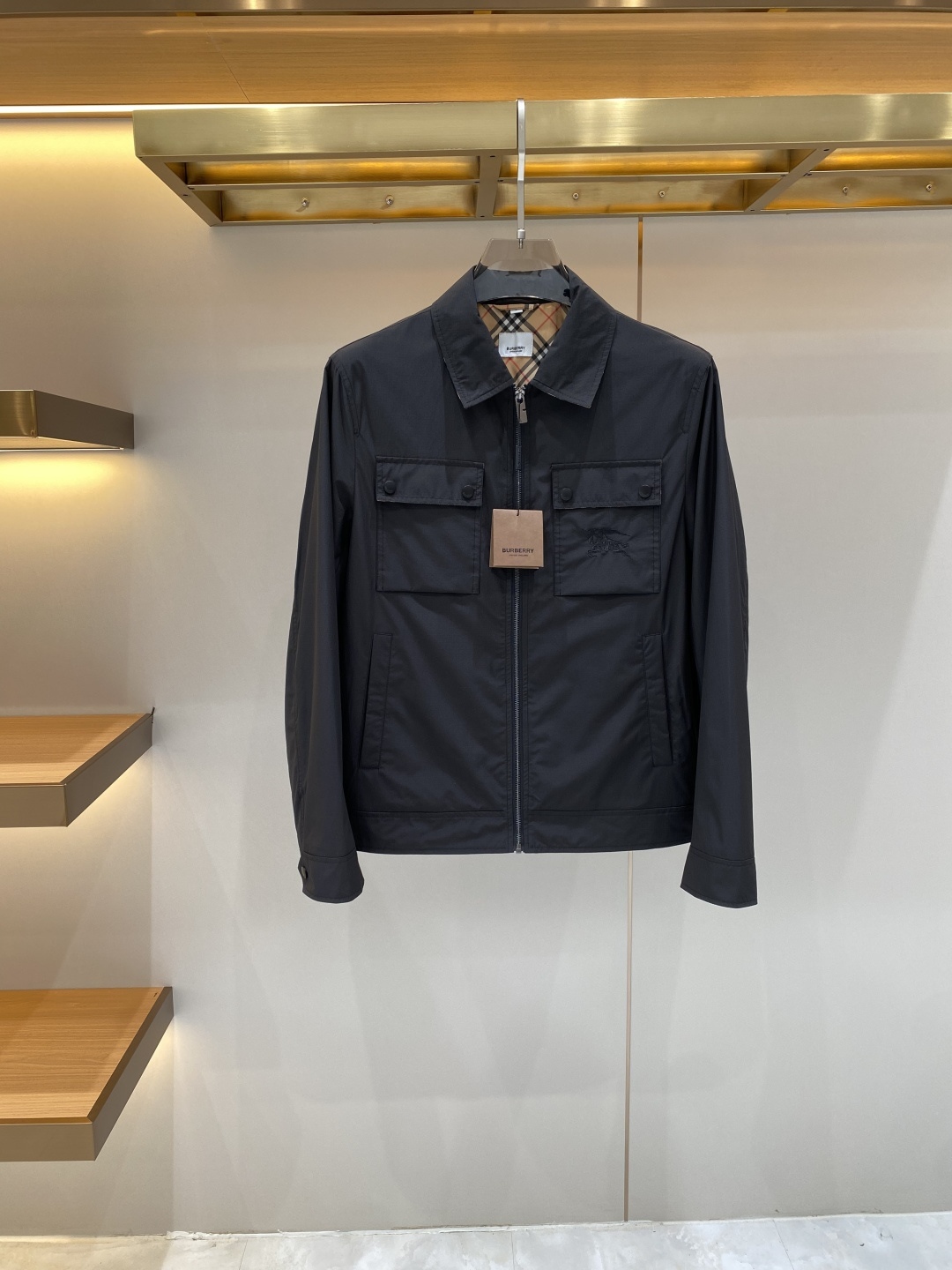 《𝙉𝙚𝙬🖤❤️巴家》2026ss早春新款发布 夹克外套，爆款穿上就是舒适自在又显瘦的存在，慵懒而随性，结