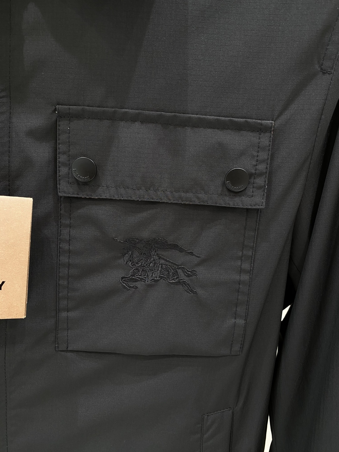 《𝙉𝙚𝙬🖤❤️巴家》2026ss早春新款发布 夹克外套，爆款穿上就是舒适自在又显瘦的存在，慵懒而随性，结