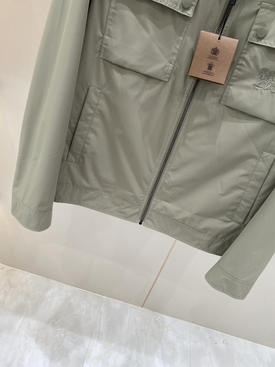 《𝙉𝙚𝙬🖤❤️巴家》2026ss早春新款发布 夹克外套，爆款穿上就是舒适自在又显瘦的存在，慵懒而随性，结