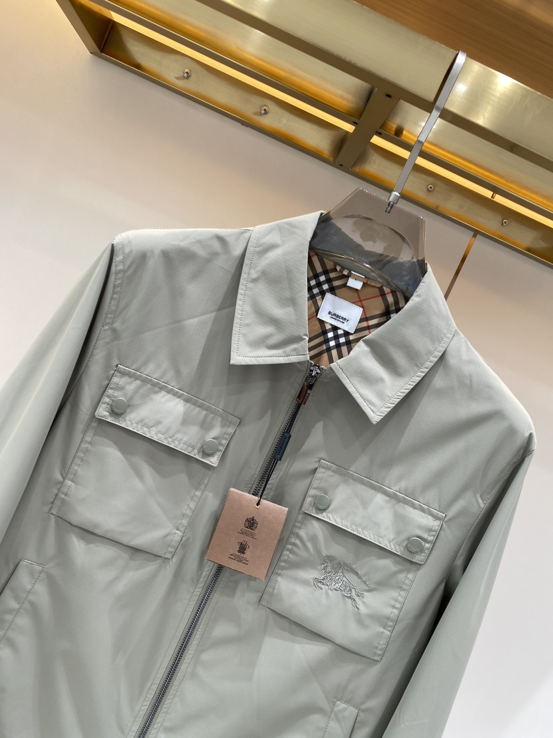 《𝙉𝙚𝙬🖤❤️巴家》2026ss早春新款发布 夹克外套，爆款穿上就是舒适自在又显瘦的存在，慵懒而随性，结