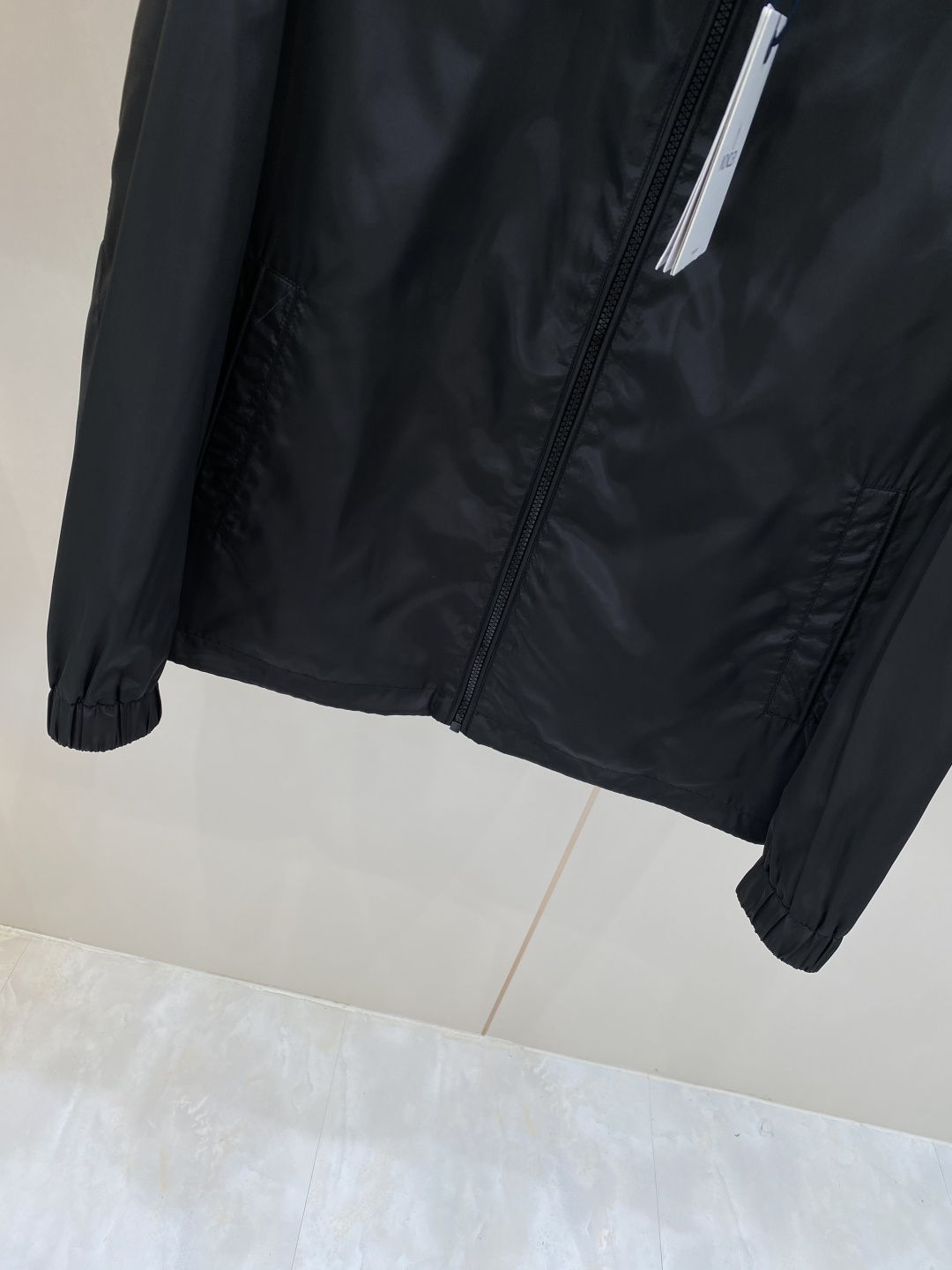 《𝙉𝙚𝙬🖤❤️蒙家》2026ss早春新款发布 夹克外套，爆款穿上就是舒适自在又显瘦的存在，慵懒而随性，结