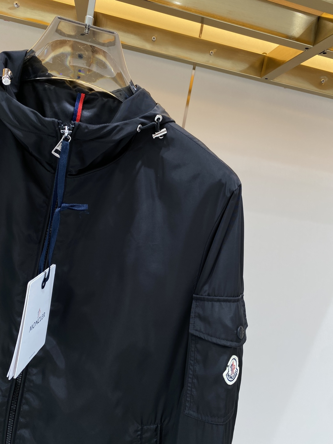 《𝙉𝙚𝙬🖤❤️蒙家》2026ss早春新款发布 夹克外套，爆款穿上就是舒适自在又显瘦的存在，慵懒而随性，结