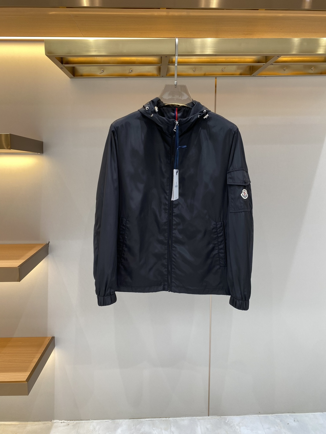 《𝙉𝙚𝙬🖤❤️蒙家》2026ss早春新款发布 夹克外套，爆款穿上就是舒适自在又显瘦的存在，慵懒而随性，结