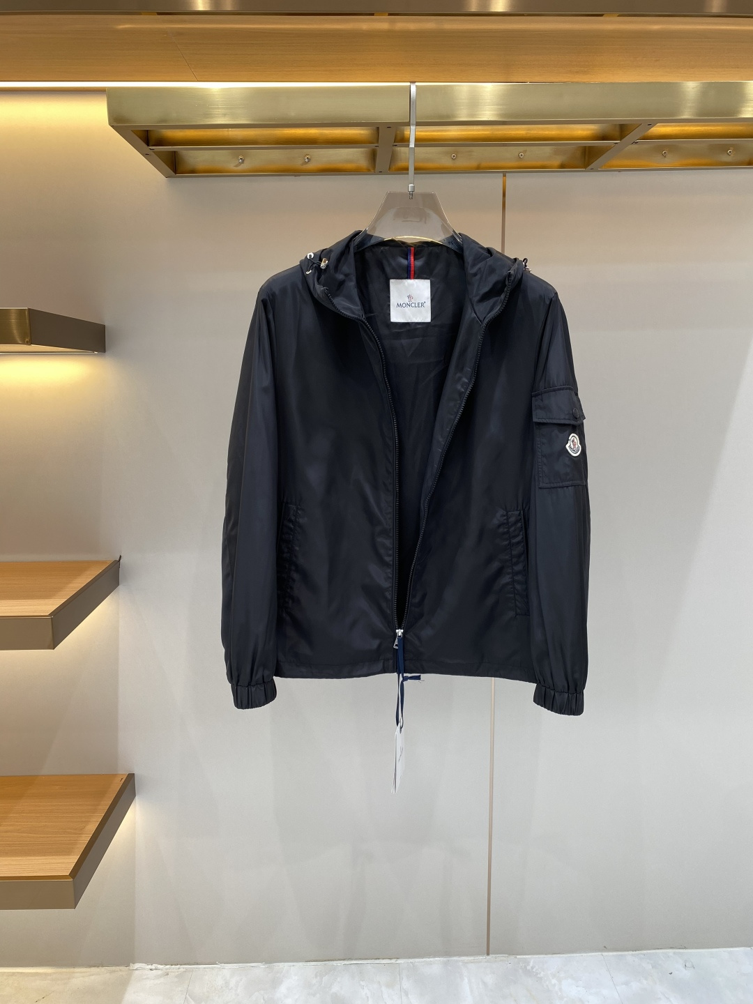 《𝙉𝙚𝙬🖤❤️蒙家》2026ss早春新款发布 夹克外套，爆款穿上就是舒适自在又显瘦的存在，慵懒而随性，结