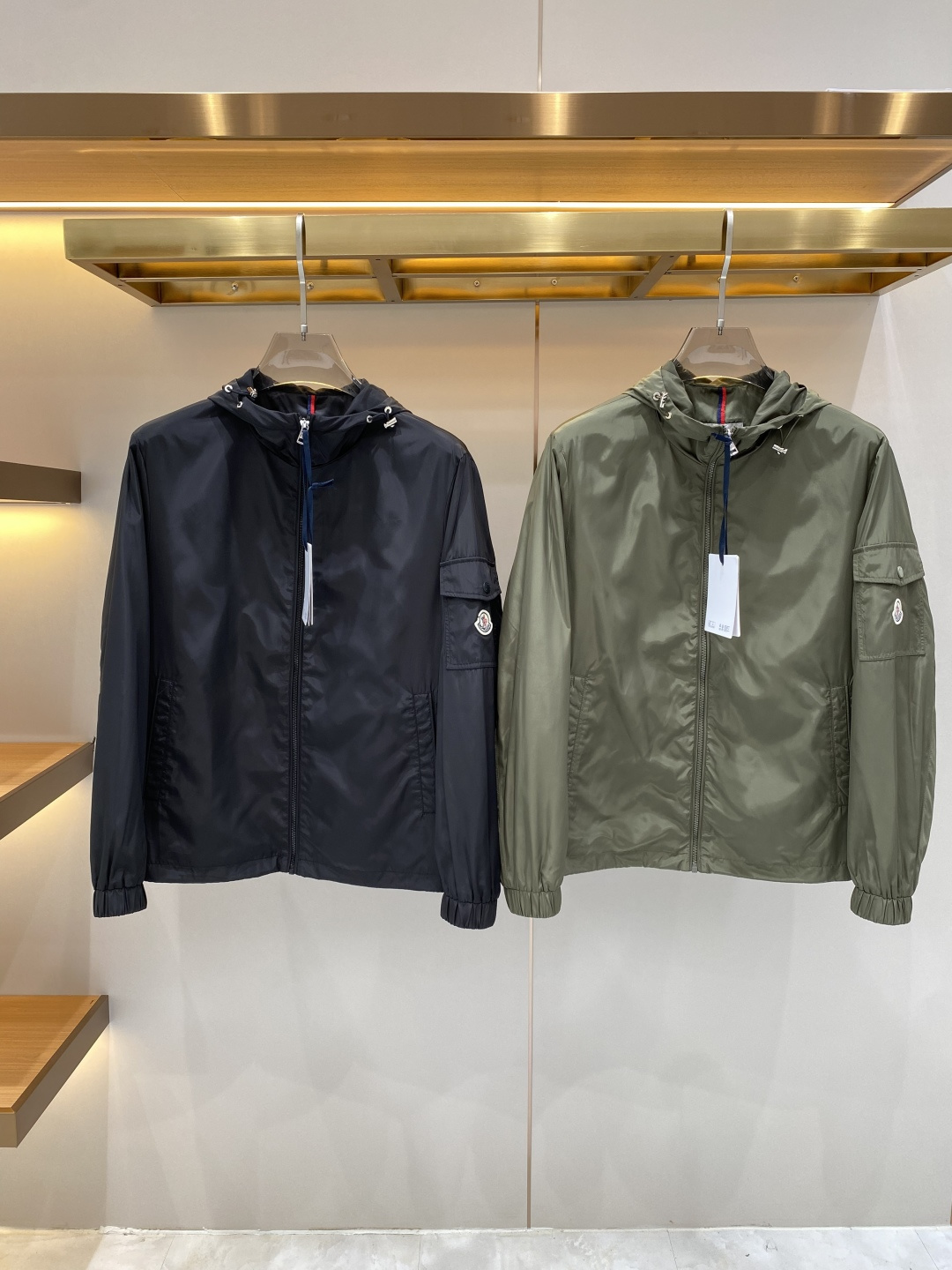 《𝙉𝙚𝙬🖤❤️蒙家》2026ss早春新款发布 夹克外套，爆款穿上就是舒适自在又显瘦的存在，慵懒而随性，结