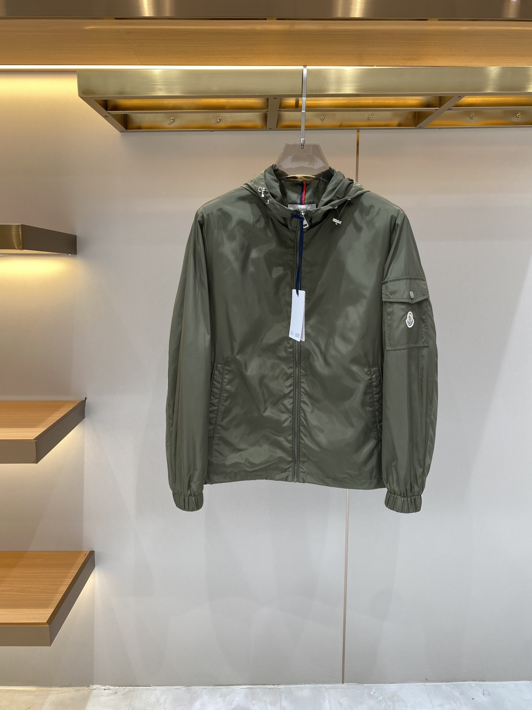 《𝙉𝙚𝙬🖤❤️蒙家》2026ss早春新款发布 夹克外套，爆款穿上就是舒适自在又显瘦的存在，慵懒而随性，结