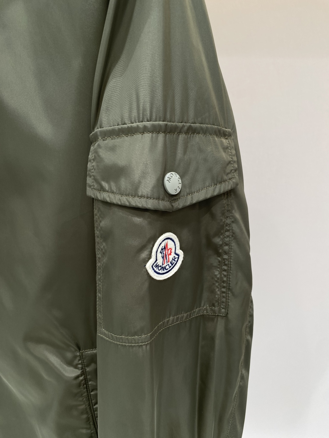 《𝙉𝙚𝙬🖤❤️蒙家》2026ss早春新款发布 夹克外套，爆款穿上就是舒适自在又显瘦的存在，慵懒而随性，结