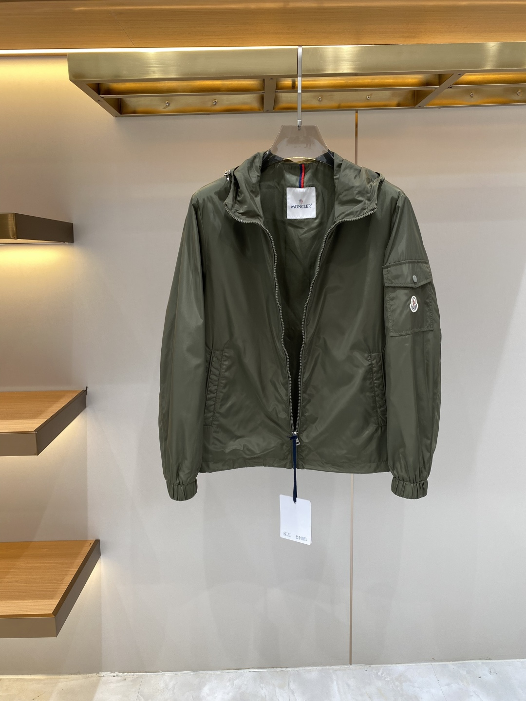 《𝙉𝙚𝙬🖤❤️蒙家》2026ss早春新款发布 夹克外套，爆款穿上就是舒适自在又显瘦的存在，慵懒而随性，结