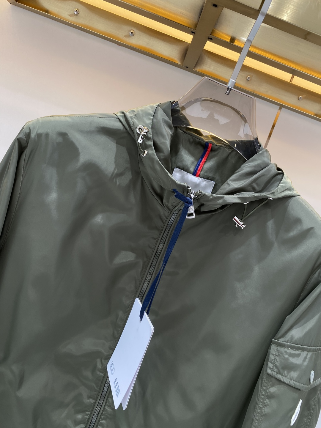 《𝙉𝙚𝙬🖤❤️蒙家》2026ss早春新款发布 夹克外套，爆款穿上就是舒适自在又显瘦的存在，慵懒而随性，结