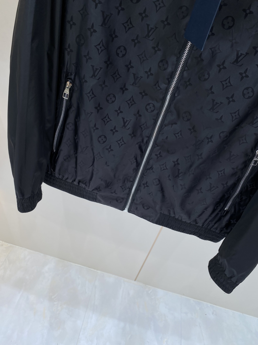 《𝙉𝙚𝙬🖤❤️驴家》2026ss早春新款发布 夹克外套，爆款穿上就是舒适自在又显瘦的存在，慵懒而随性，结