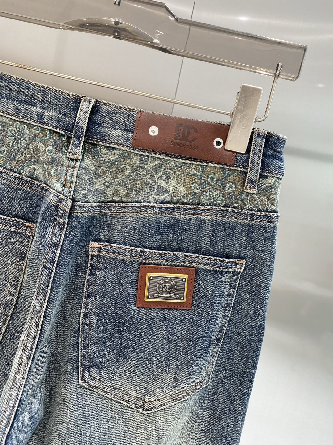 《𝙉𝙚𝙬🖤❤️DG家》2026最新品牛仔裤 专柜热销款 品味与价值共享 身穿着非常舒适 低调不失奢华 穿