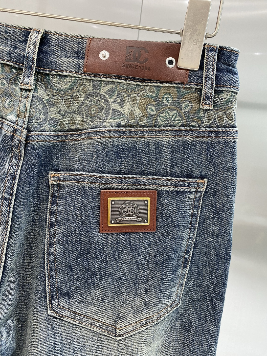 《𝙉𝙚𝙬🖤❤️DG家》2026最新品牛仔裤 专柜热销款 品味与价值共享 身穿着非常舒适 低调不失奢华 穿