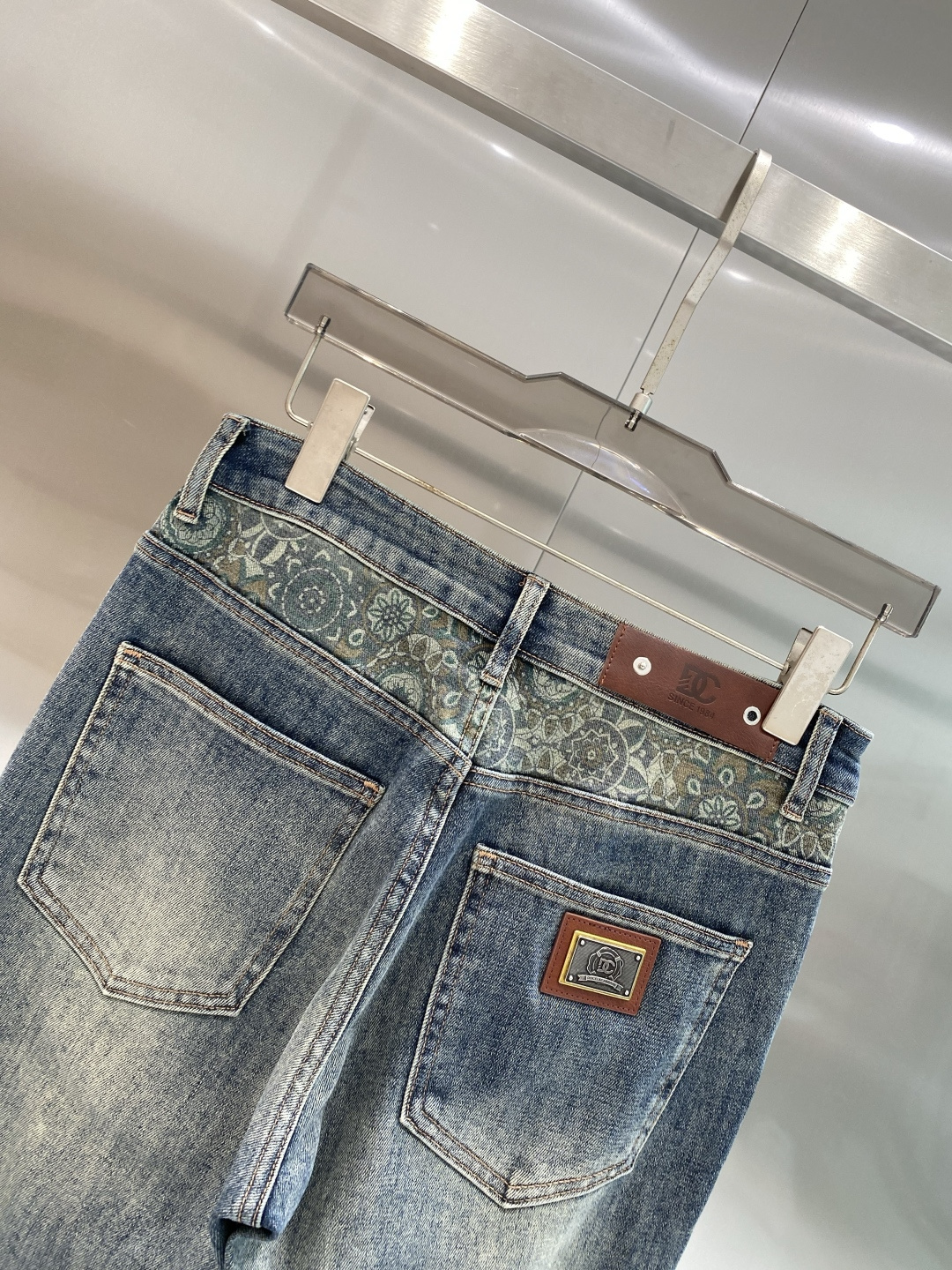 《𝙉𝙚𝙬🖤❤️DG家》2026最新品牛仔裤 专柜热销款 品味与价值共享 身穿着非常舒适 低调不失奢华 穿