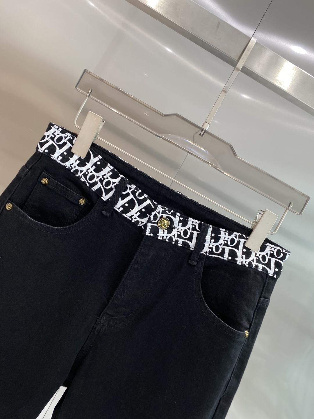 《𝙉𝙚𝙬🖤❤️迪家》2026最新品牛仔裤 专柜热销款 品味与价值共享 身穿着非常舒适 低调不失奢华 穿出