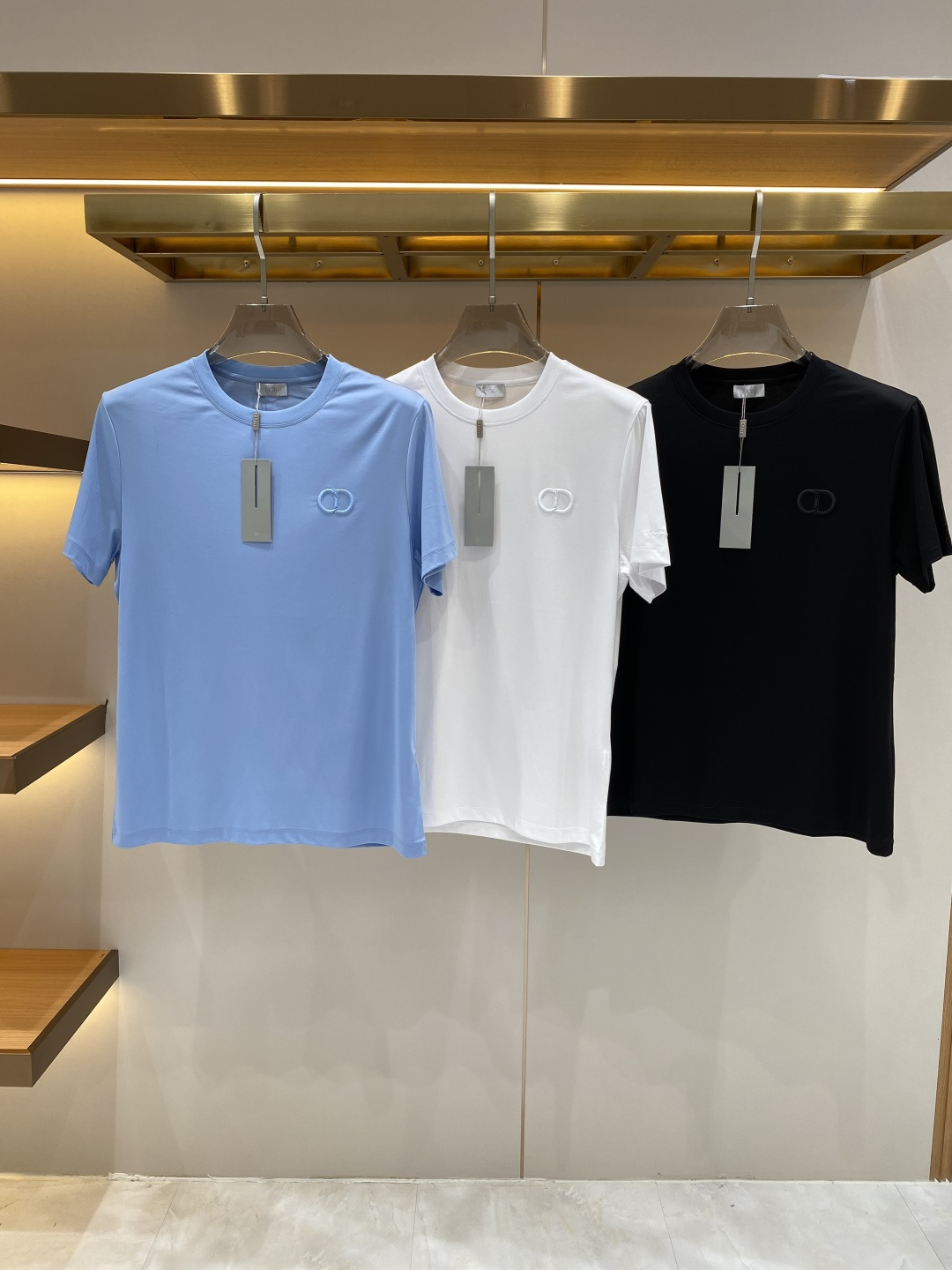 《𝙉𝙚𝙬🖤❤️迪家》2026SS最新款春夏短袖T恤，丝光棉 帅气时尚，胸口顶级图案字母，简约百搭款。面料