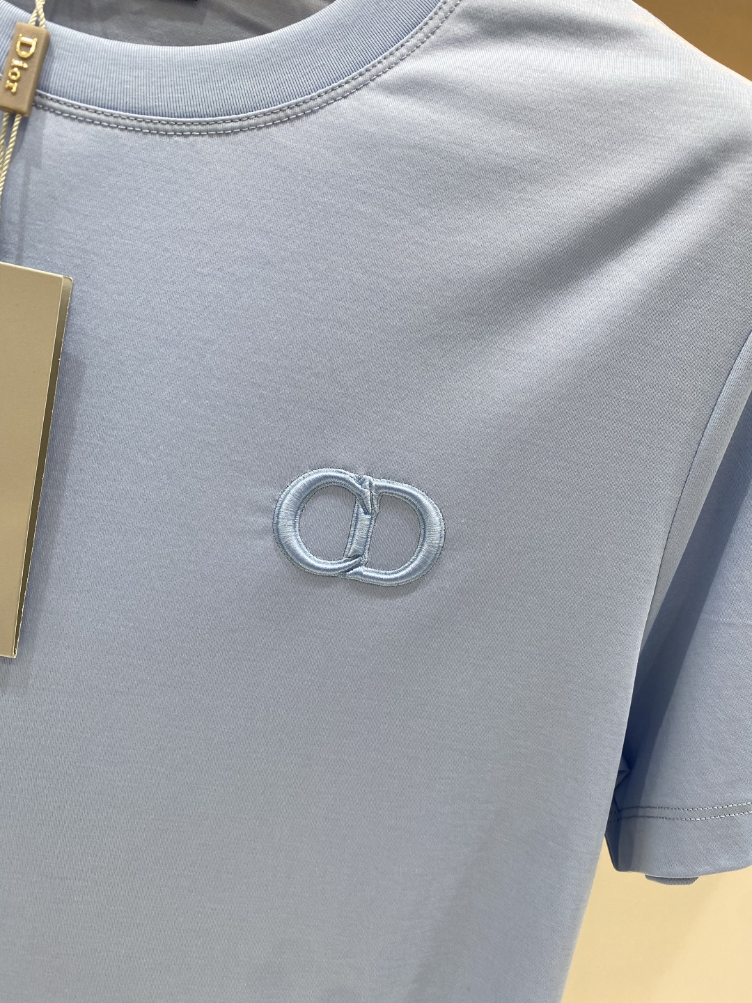 《𝙉𝙚𝙬🖤❤️迪家》2026SS最新款春夏短袖T恤，丝光棉 帅气时尚，胸口顶级图案字母，简约百搭款。面料