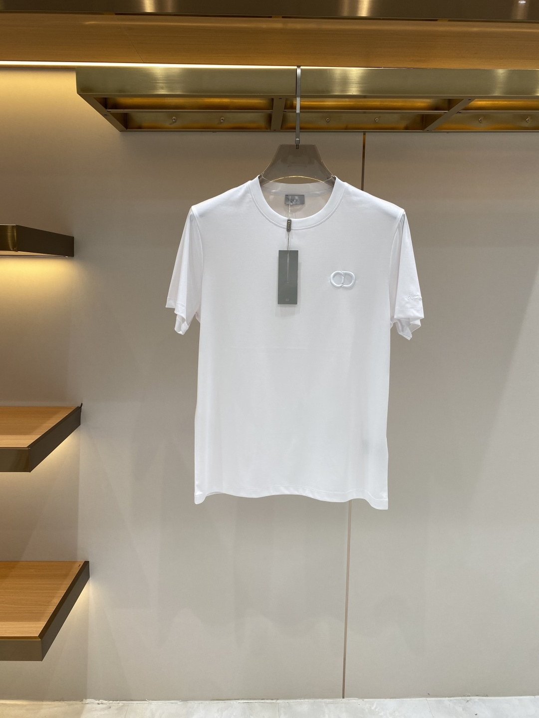 《𝙉𝙚𝙬🖤❤️迪家》2026SS最新款春夏短袖T恤，丝光棉 帅气时尚，胸口顶级图案字母，简约百搭款。面料