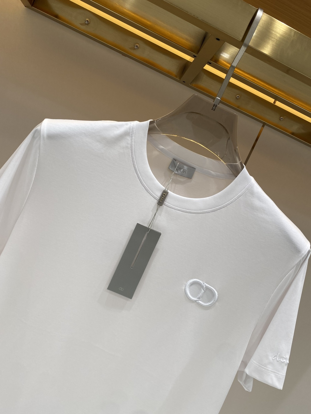 《𝙉𝙚𝙬🖤❤️迪家》2026SS最新款春夏短袖T恤，丝光棉 帅气时尚，胸口顶级图案字母，简约百搭款。面料