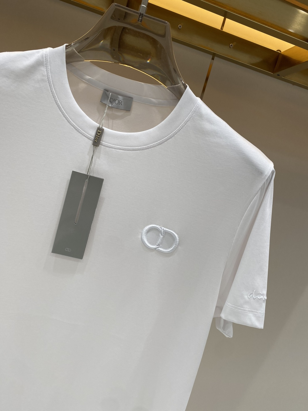 《𝙉𝙚𝙬🖤❤️迪家》2026SS最新款春夏短袖T恤，丝光棉 帅气时尚，胸口顶级图案字母，简约百搭款。面料