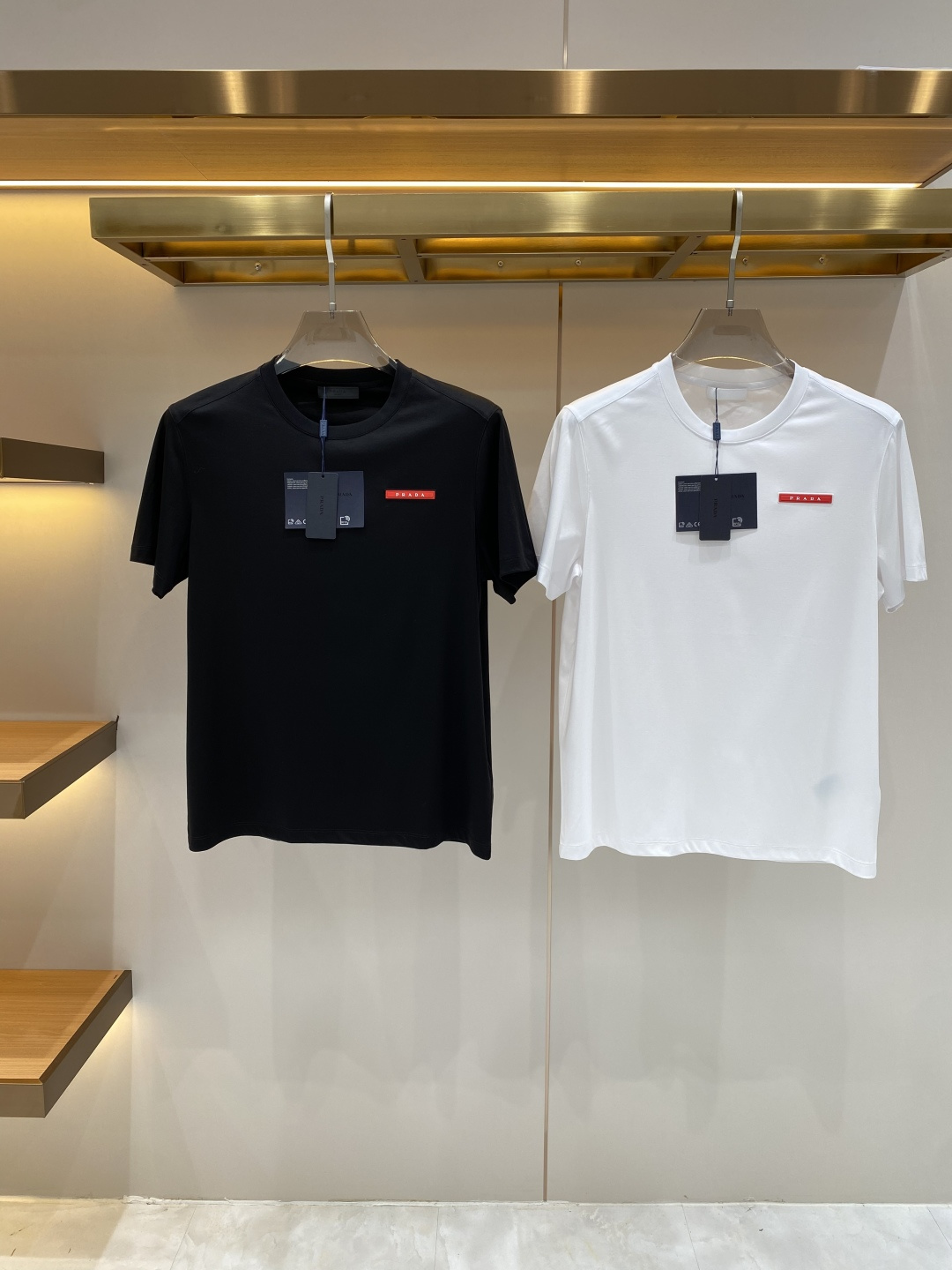 《𝙉𝙚𝙬🖤❤️普家》2026SS最新款春夏短袖T恤，丝光棉 帅气时尚，胸口顶级图案字母，简约百搭款。面料