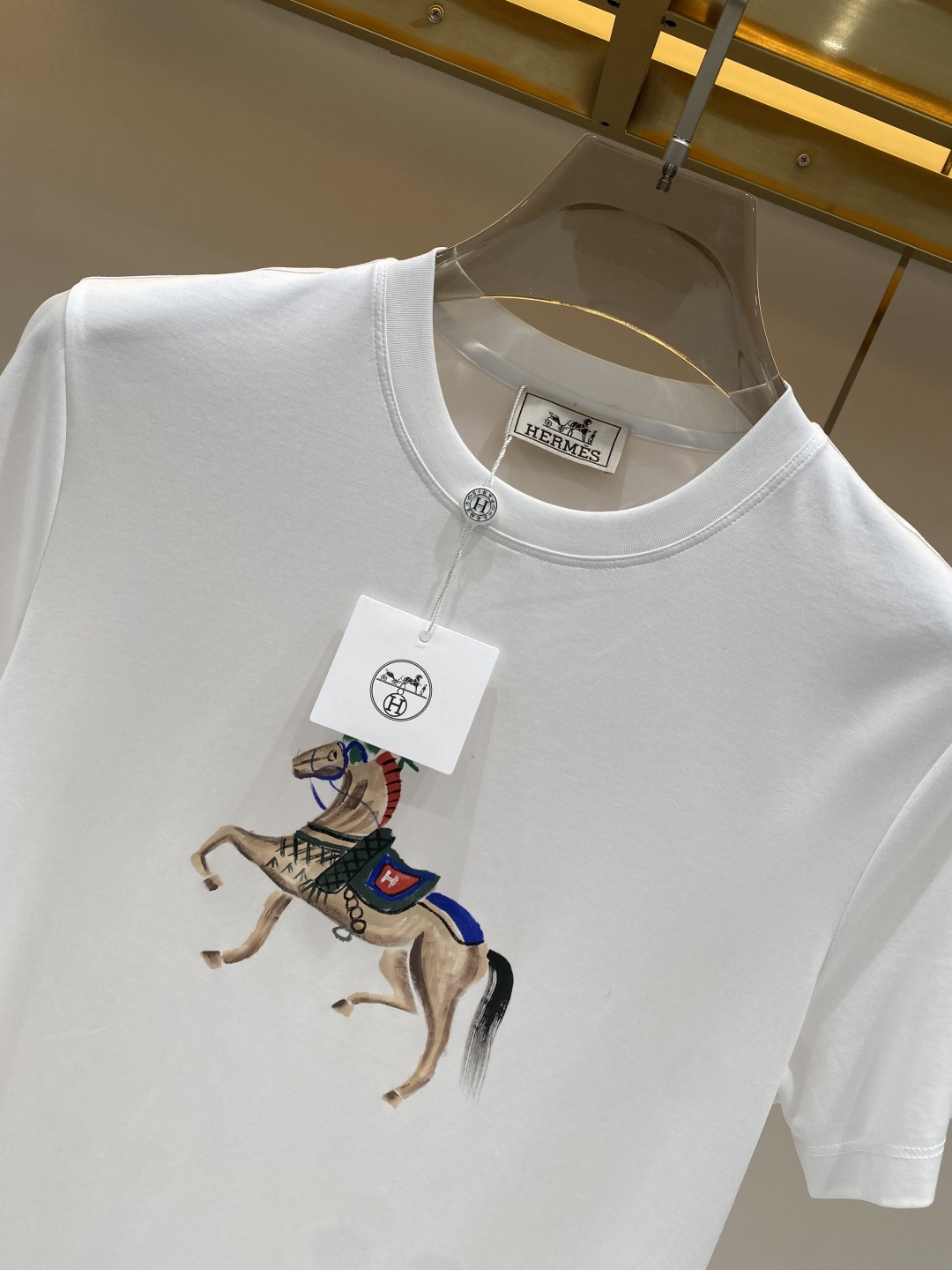 《𝙉𝙚𝙬🖤❤️爱马家》2026SS最新款春夏短袖T恤，丝光棉 帅气时尚，胸口顶级图案字母，简约百搭款。面