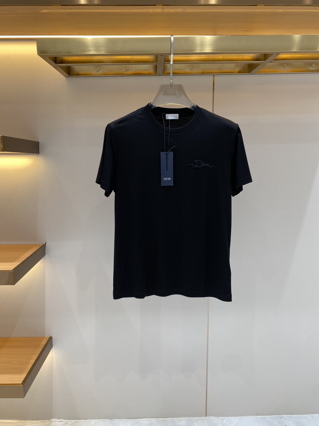 《𝙉𝙚𝙬🖤❤️迪家》2026SS最新款春夏短袖T恤，丝光棉 帅气时尚，胸口顶级图案字母，简约百搭款。面料