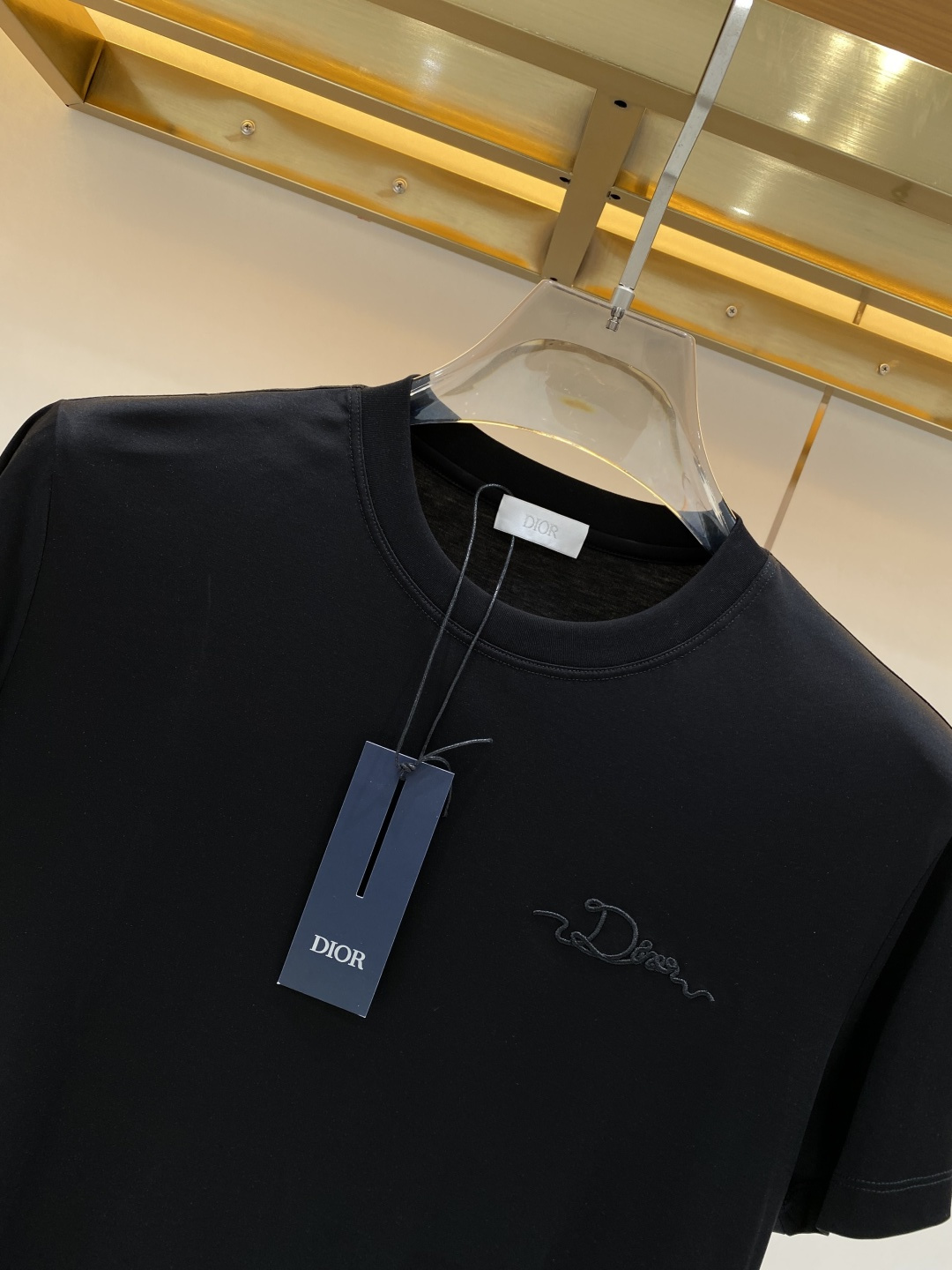 《𝙉𝙚𝙬🖤❤️迪家》2026SS最新款春夏短袖T恤，丝光棉 帅气时尚，胸口顶级图案字母，简约百搭款。面料