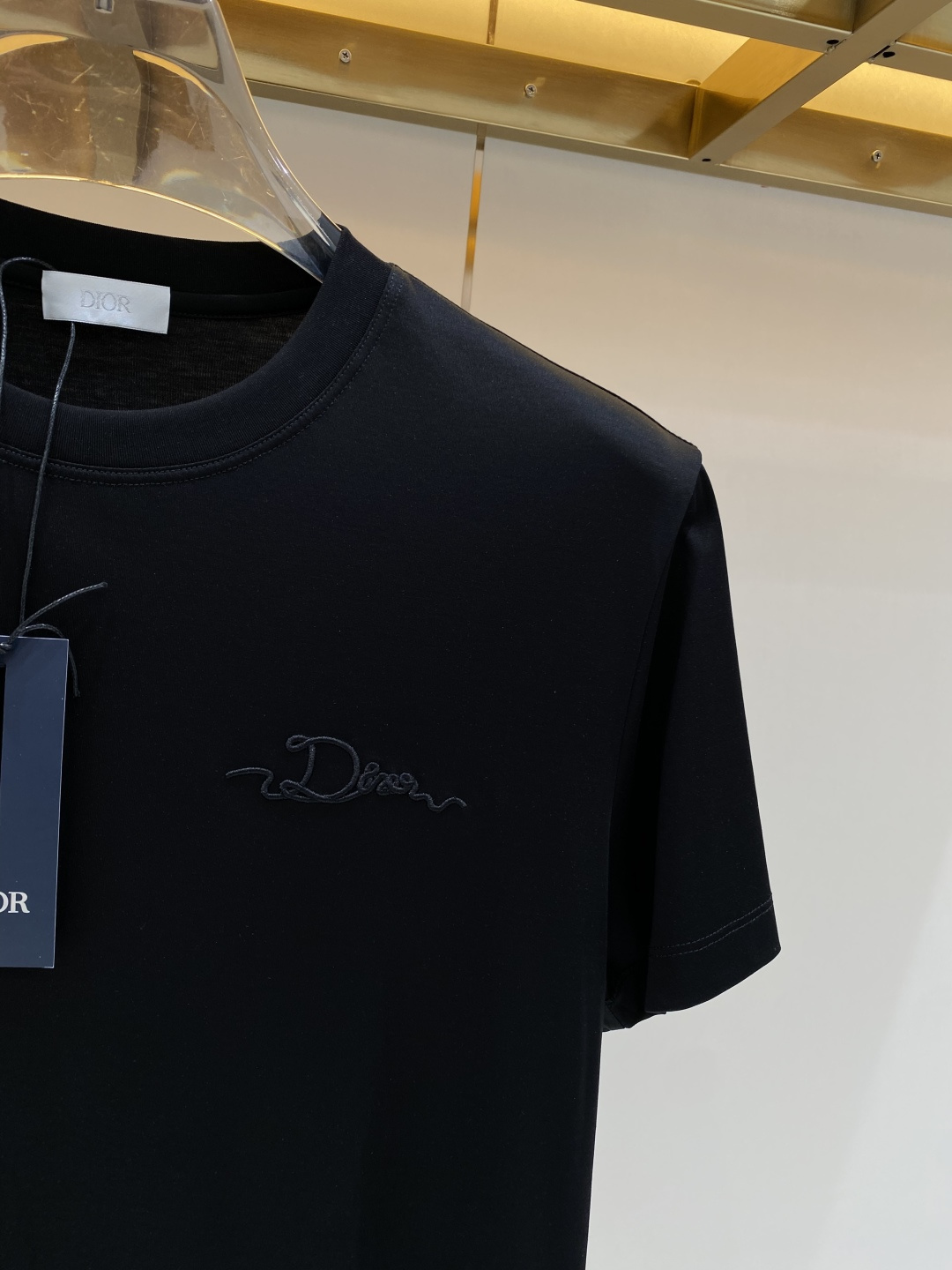 《𝙉𝙚𝙬🖤❤️迪家》2026SS最新款春夏短袖T恤，丝光棉 帅气时尚，胸口顶级图案字母，简约百搭款。面料