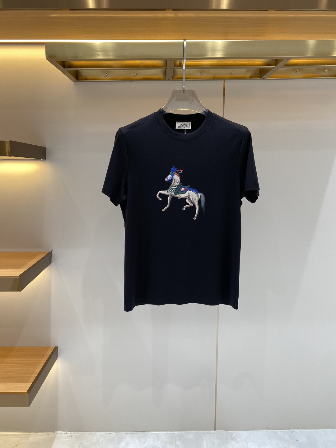 《𝙉𝙚𝙬🖤❤️爱马家》2026SS最新款春夏短袖T恤，丝光棉 帅气时尚，胸口顶级图案字母，简约百搭款。面