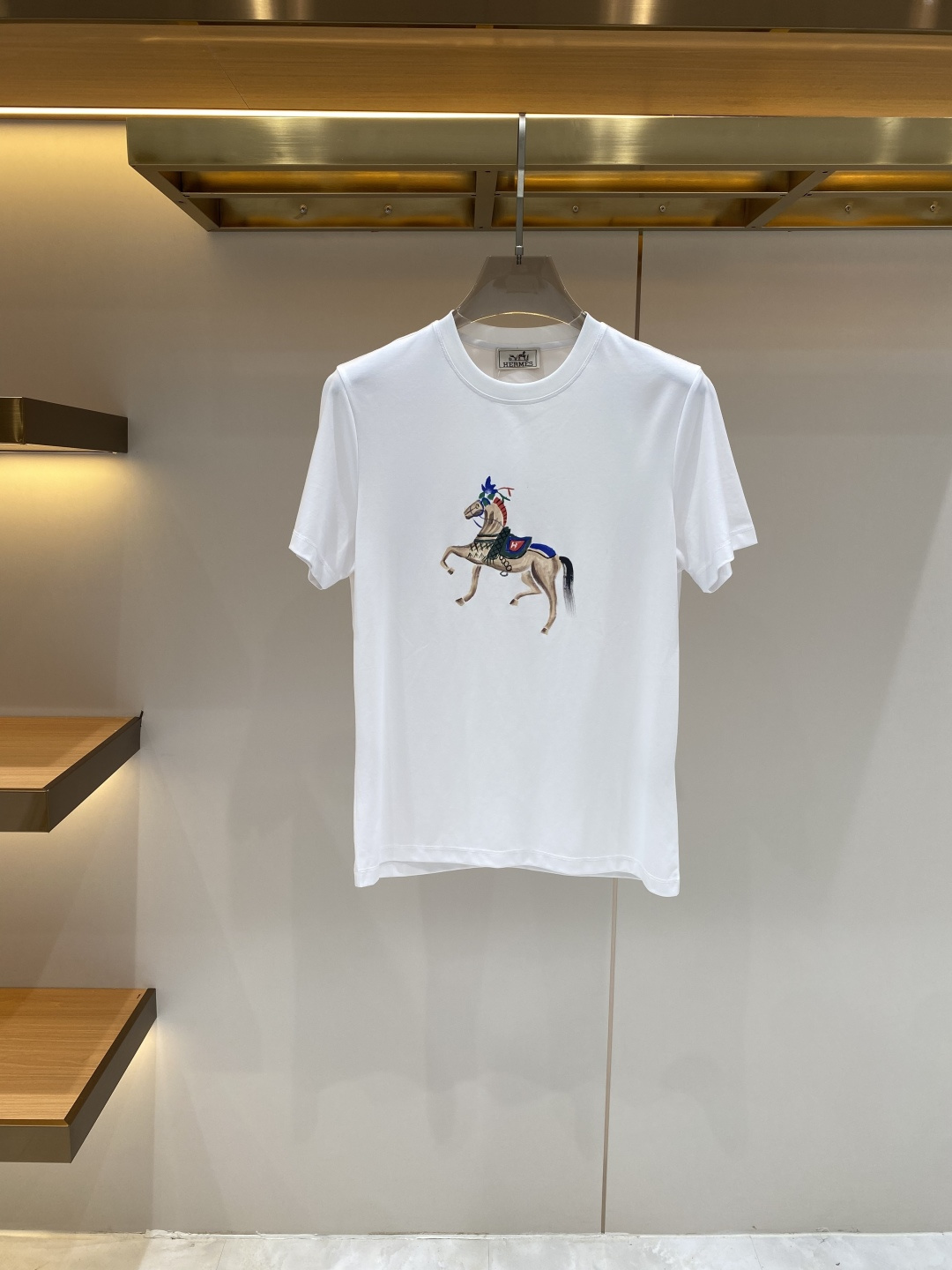 《𝙉𝙚𝙬🖤❤️爱马家》2026SS最新款春夏短袖T恤，丝光棉 帅气时尚，胸口顶级图案字母，简约百搭款。面