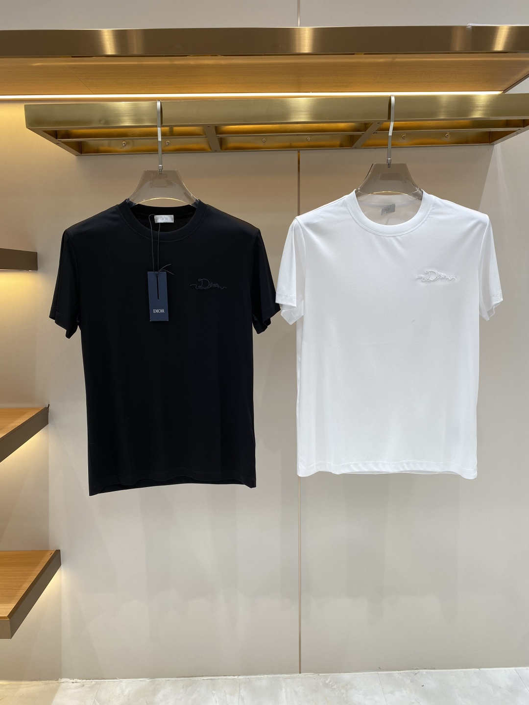 《𝙉𝙚𝙬🖤❤️迪家》2026SS最新款春夏短袖T恤，丝光棉 帅气时尚，胸口顶级图案字母，简约百搭款。面料