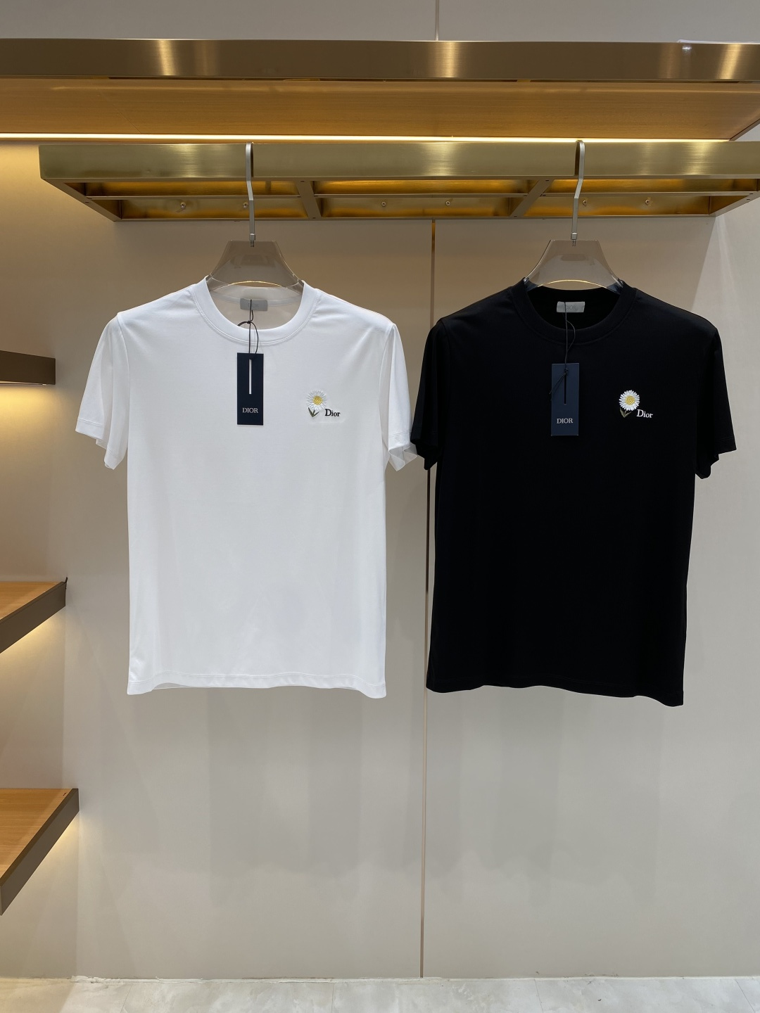 《𝙉𝙚𝙬🖤❤️迪家》2026SS最新款春夏短袖T恤，丝光棉 帅气时尚，胸口顶级图案字母，简约百搭款。面料