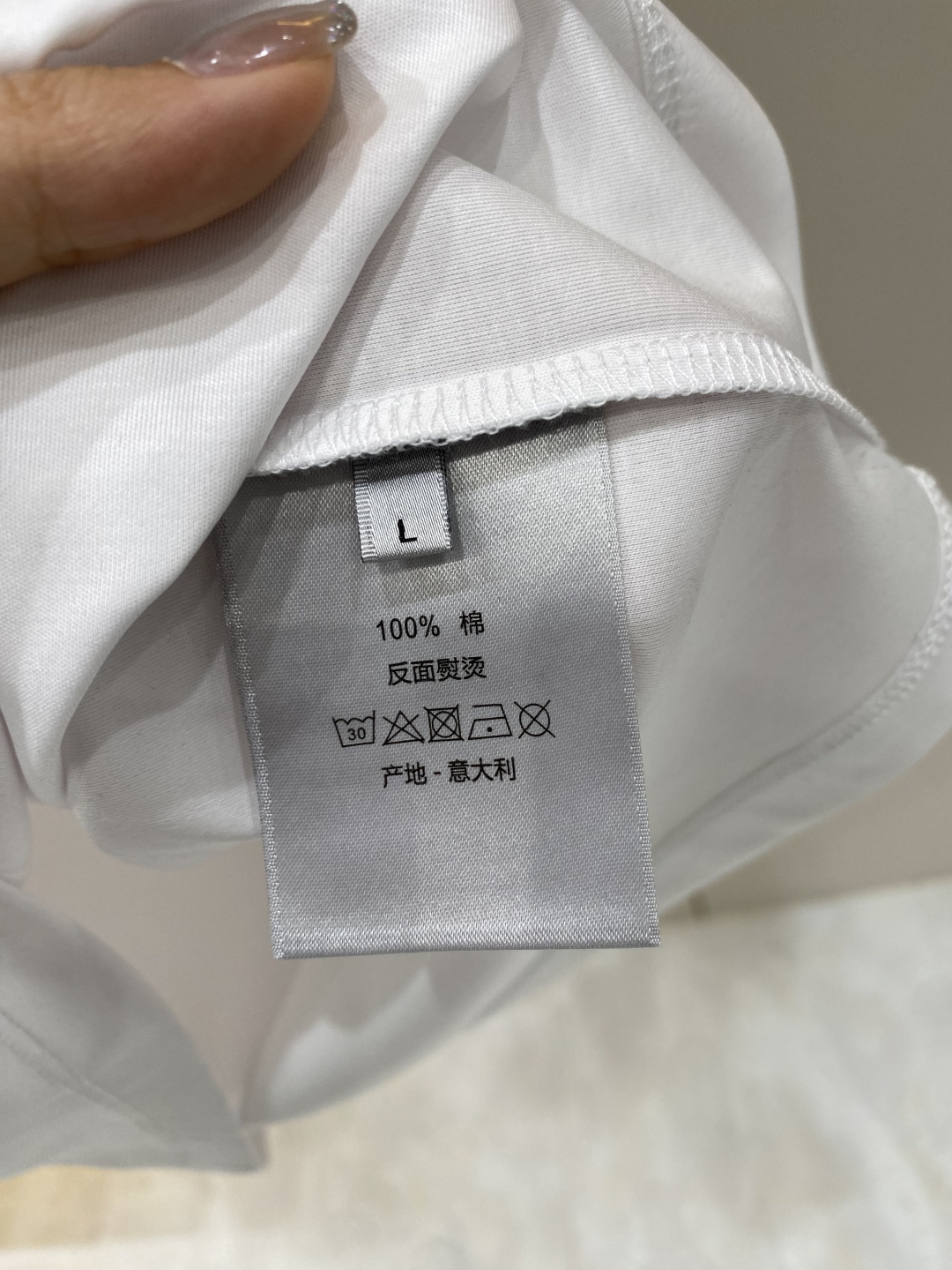 《𝙉𝙚𝙬🖤❤️迪家》2026SS最新款春夏短袖T恤，丝光棉 帅气时尚，胸口顶级图案字母，简约百搭款。面料