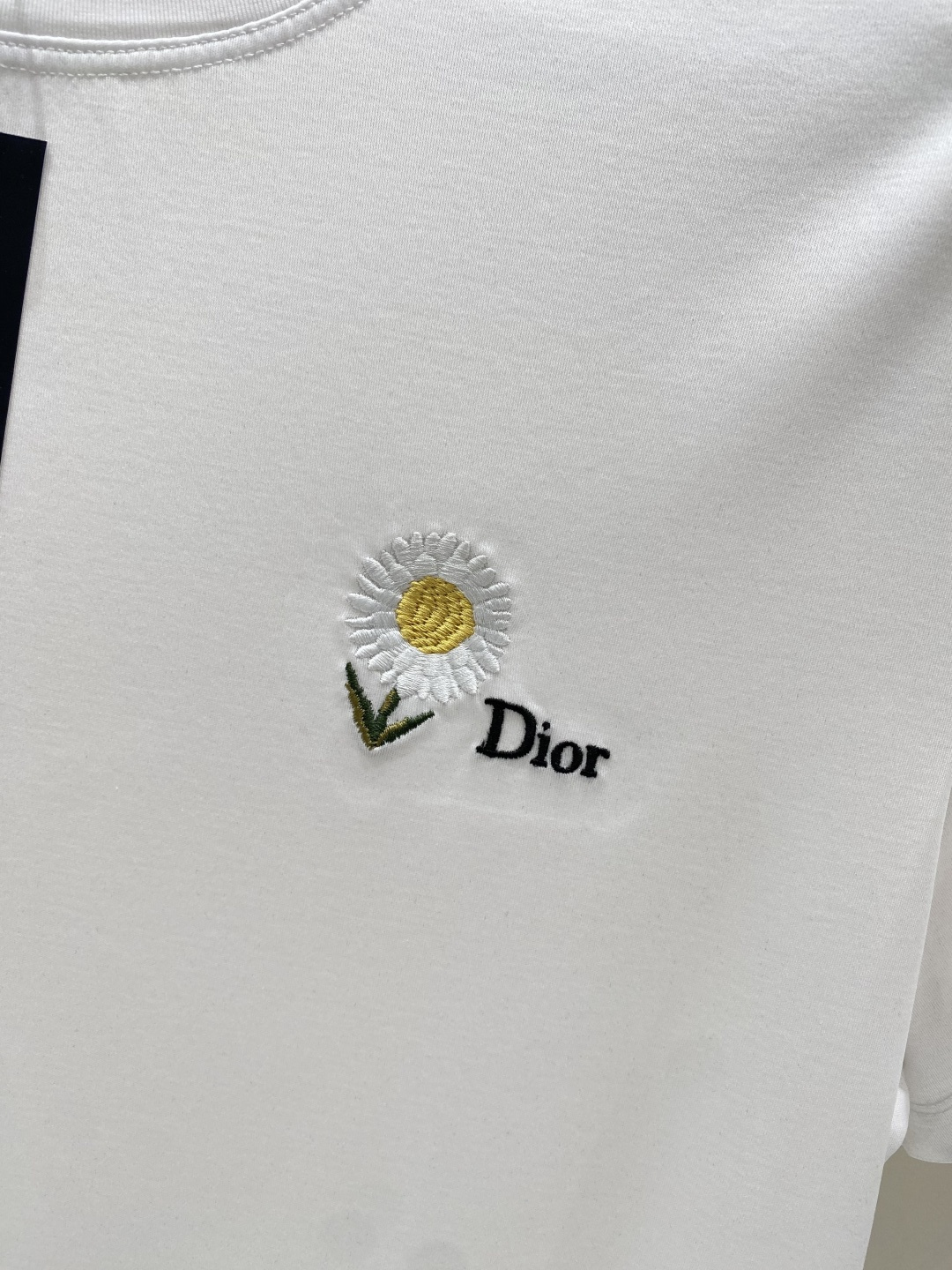 《𝙉𝙚𝙬🖤❤️迪家》2026SS最新款春夏短袖T恤，丝光棉 帅气时尚，胸口顶级图案字母，简约百搭款。面料