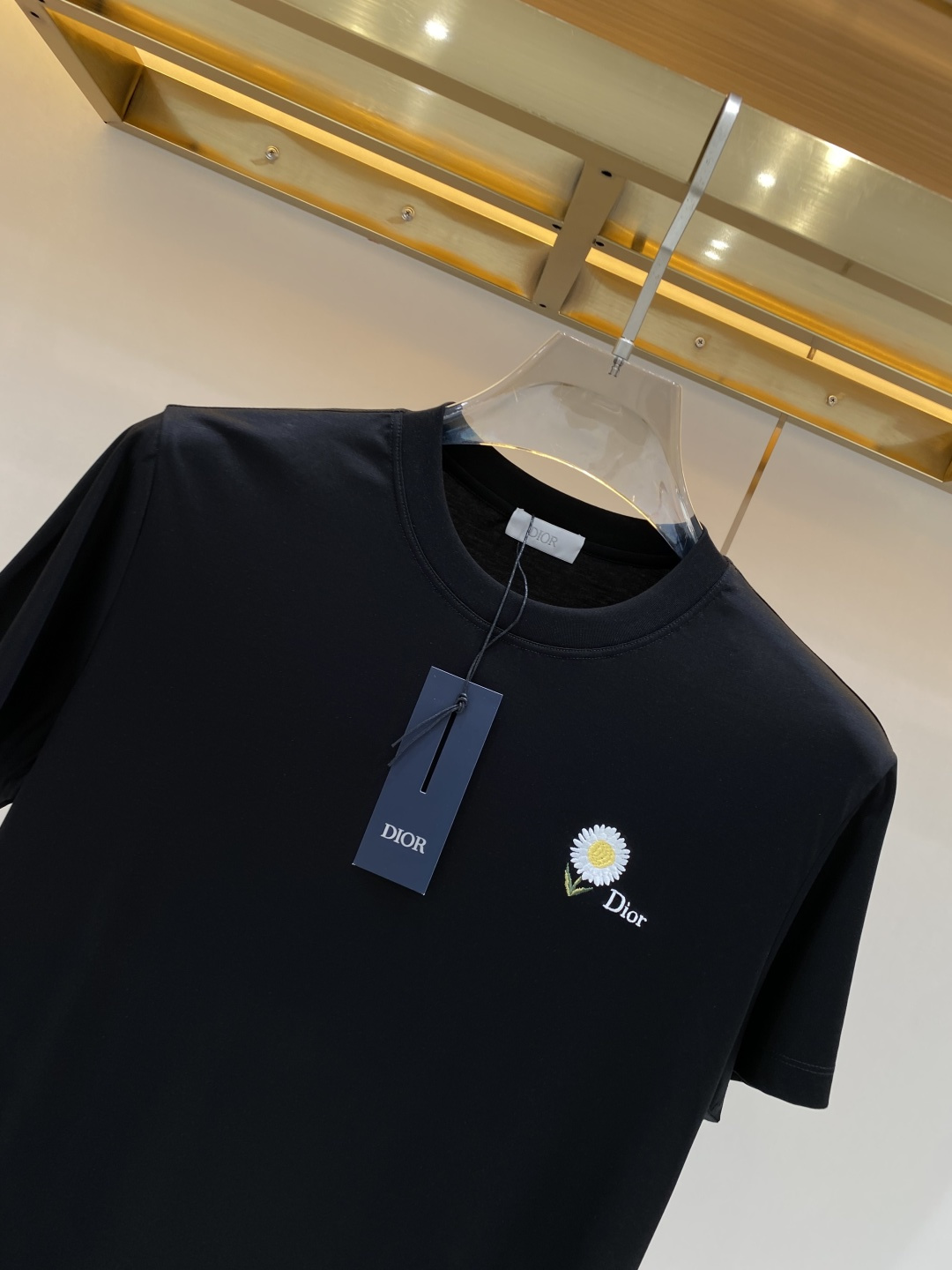 《𝙉𝙚𝙬🖤❤️迪家》2026SS最新款春夏短袖T恤，丝光棉 帅气时尚，胸口顶级图案字母，简约百搭款。面料