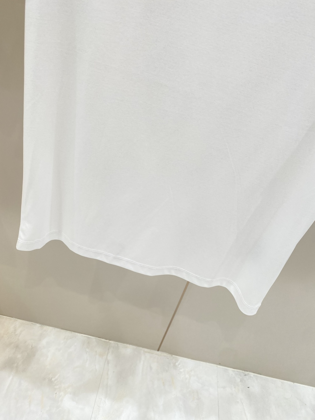 《𝙉𝙚𝙬🖤❤️迪家》2026SS最新款春夏短袖T恤，丝光棉 帅气时尚，胸口顶级图案字母，简约百搭款。面料