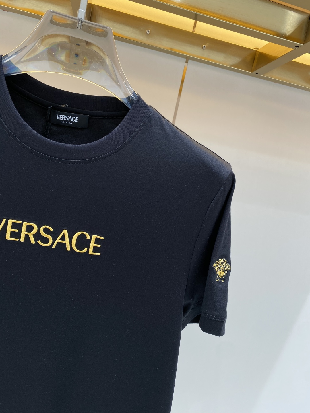 《𝙉𝙚𝙬🖤❤️范家》2026SS最新款春夏短袖T恤，丝光棉 帅气时尚，胸口顶级图案字母，简约百搭款。面料