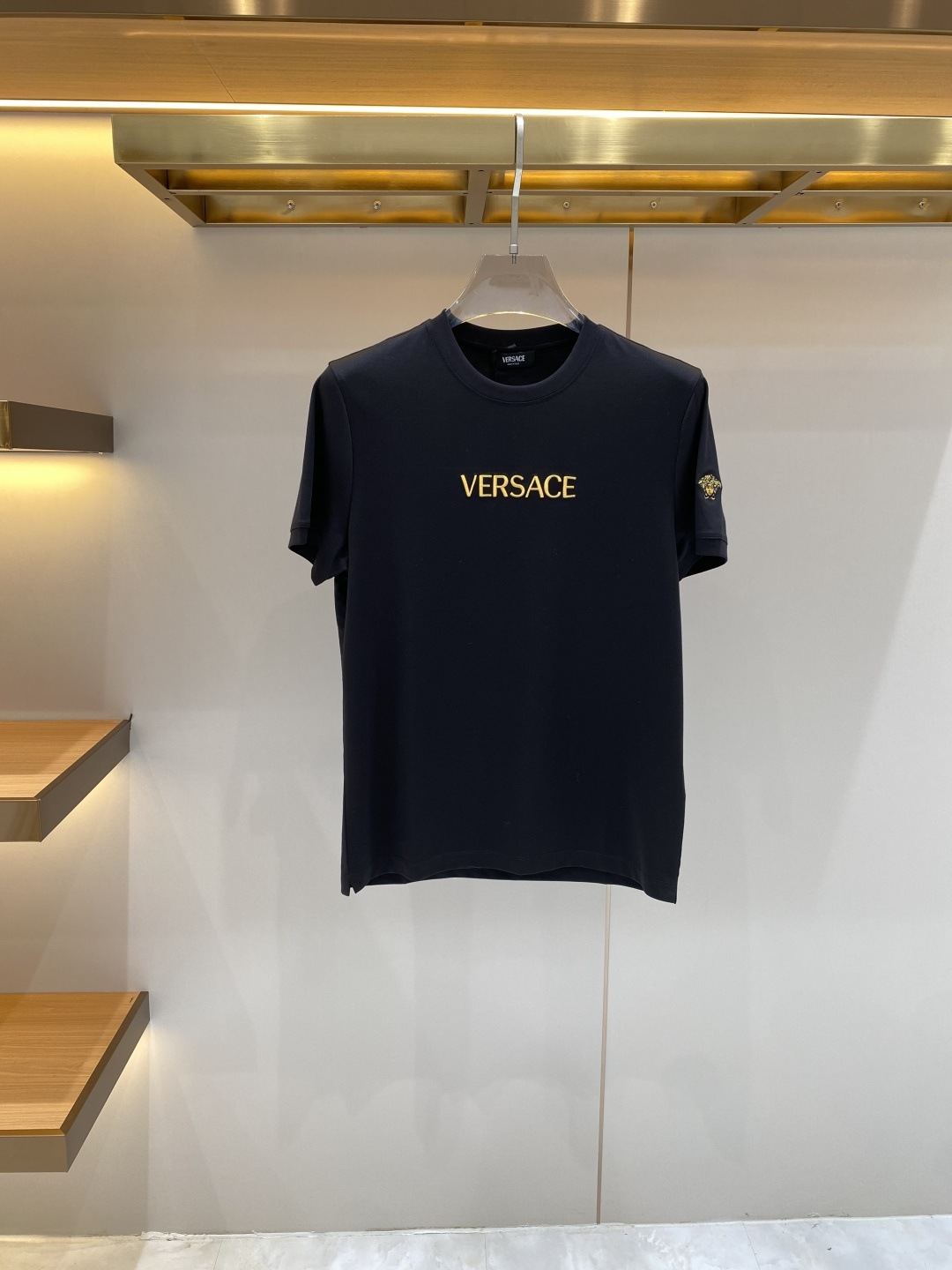 《𝙉𝙚𝙬🖤❤️范家》2026SS最新款春夏短袖T恤，丝光棉 帅气时尚，胸口顶级图案字母，简约百搭款。面料